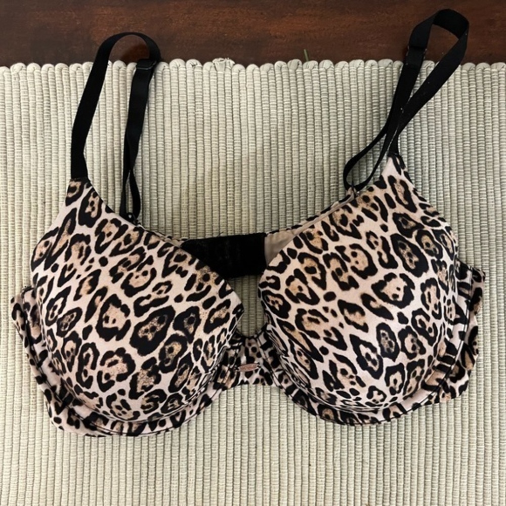 Women’s Victoria’s Secret bra. Padded and underwire in place. Size 34C